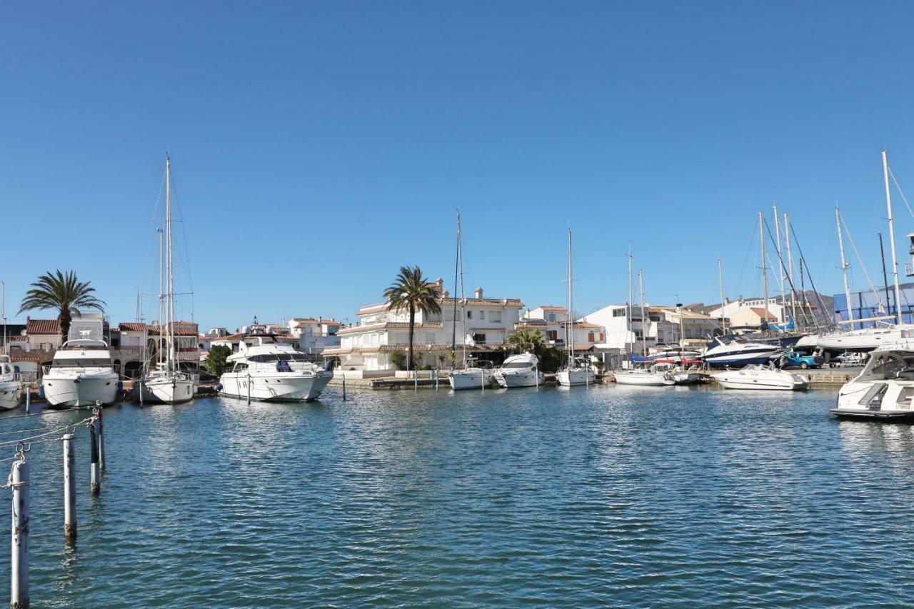 Requesens Villa Empuriabrava Buitenkant foto