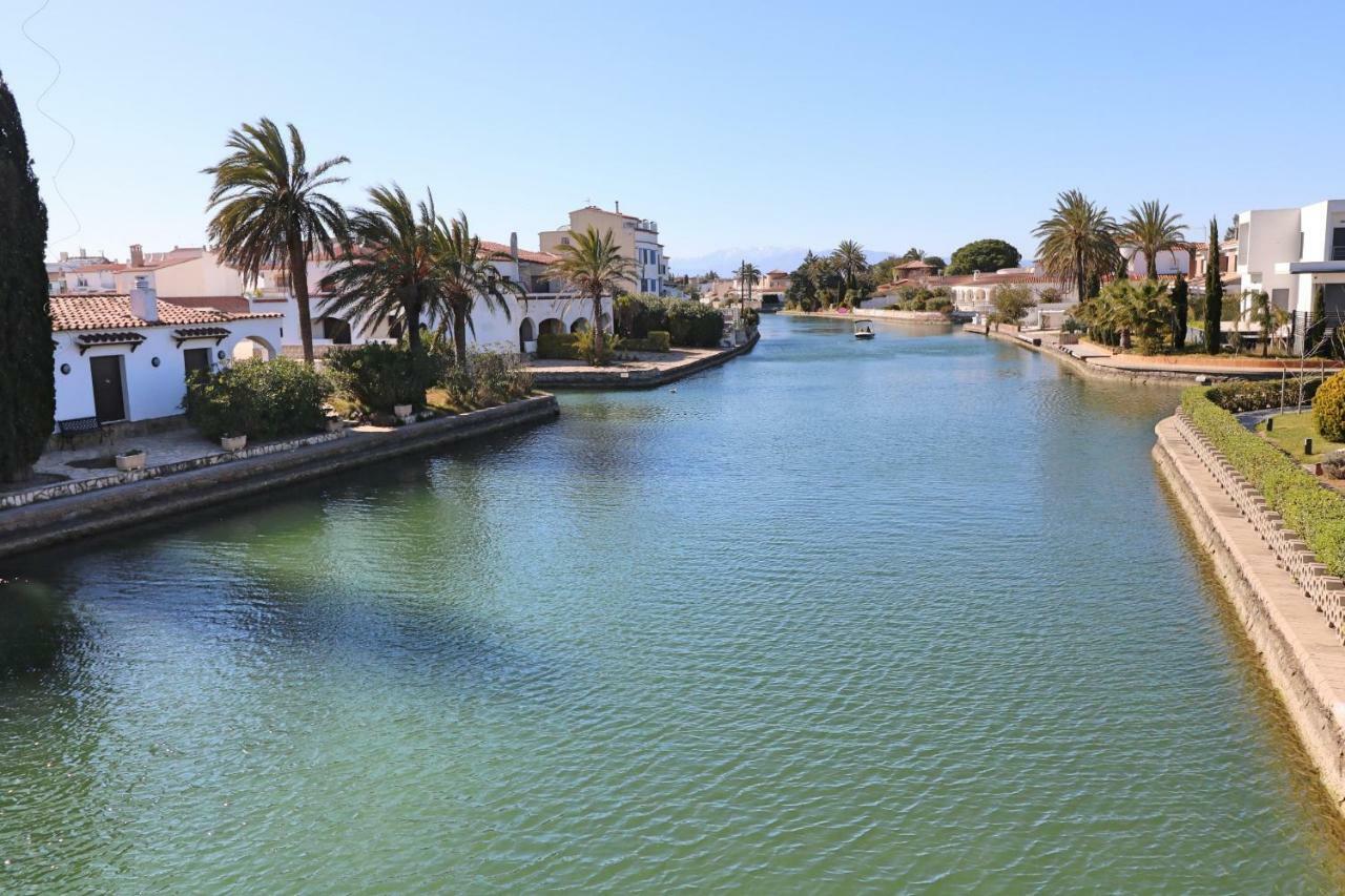 Requesens Villa Empuriabrava Buitenkant foto